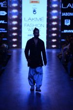Shahid Kapoor walk the ramp for Kunal Rawal Show at Lakme Fashion Week 2015 Day 4 on 21st March 2015